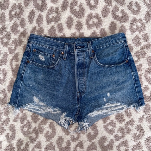 Levi’s 501 Shorts - Picture 4 of 5